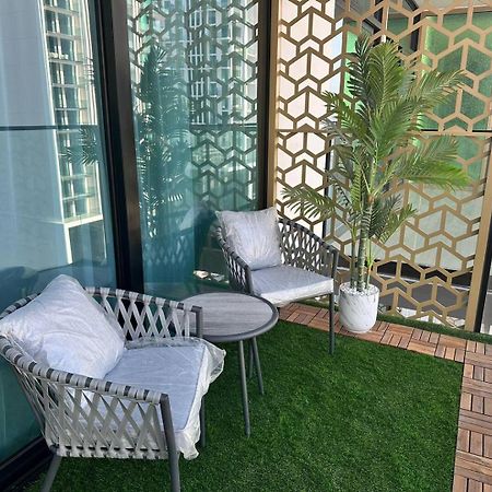 Fully Furnished 1 Bedroom Apartment With Balcony Dubai Exterior foto