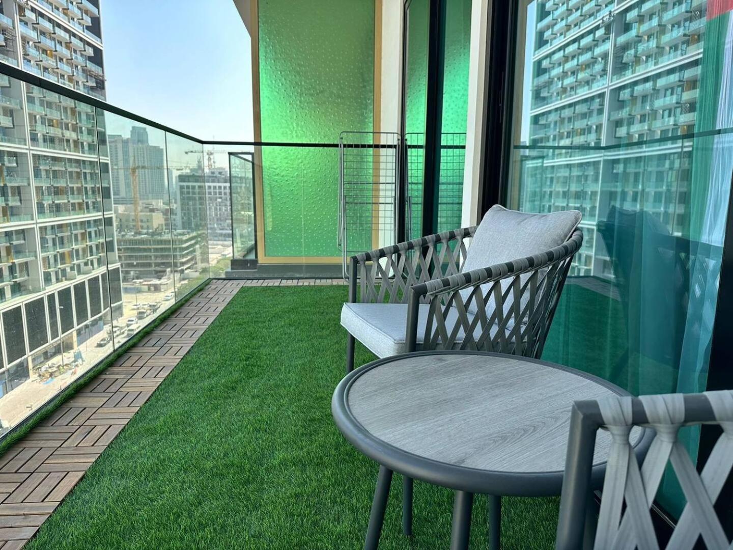 Fully Furnished 1 Bedroom Apartment With Balcony Dubai Exterior foto